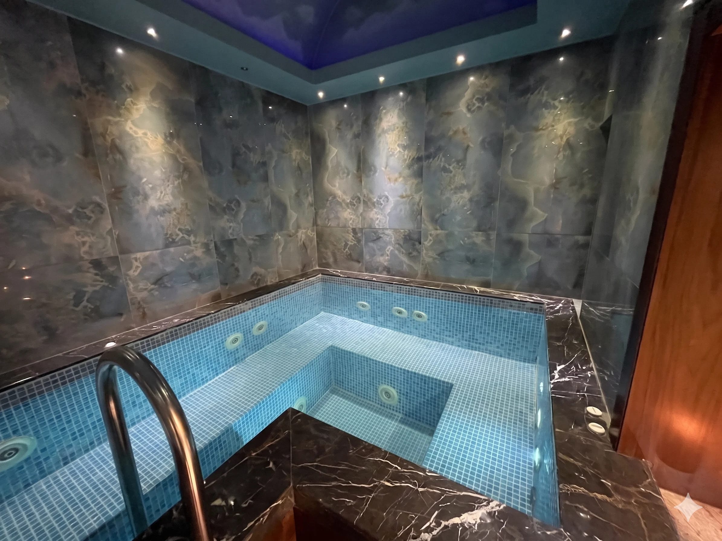 Spa jakuzili havuz